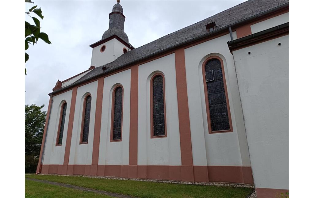 Langhaus, Südseite mit Fenstern